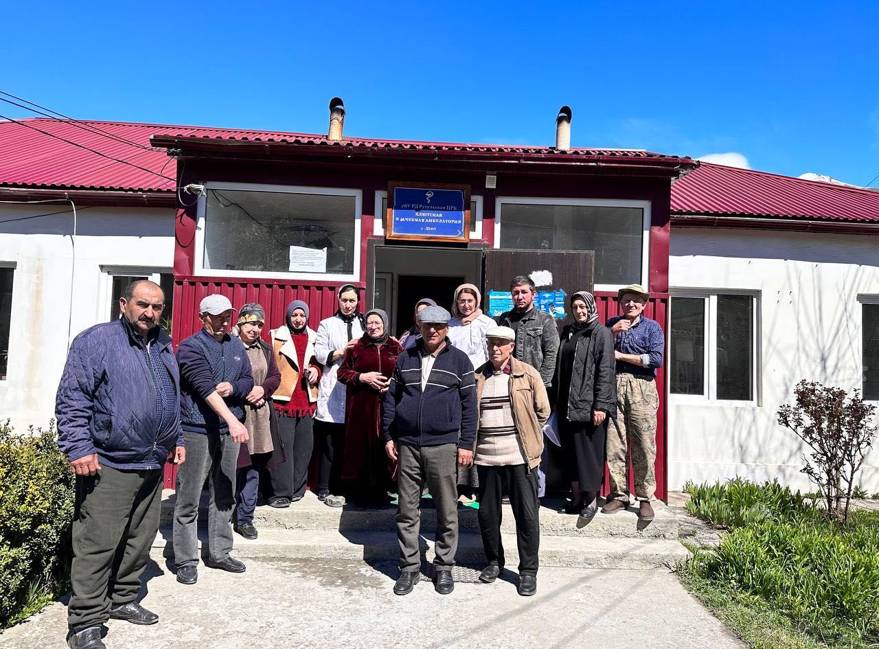 В рамках национального проекта "Семья" мобильная бригада Рутульского района доставила подопечных в ЦРБ